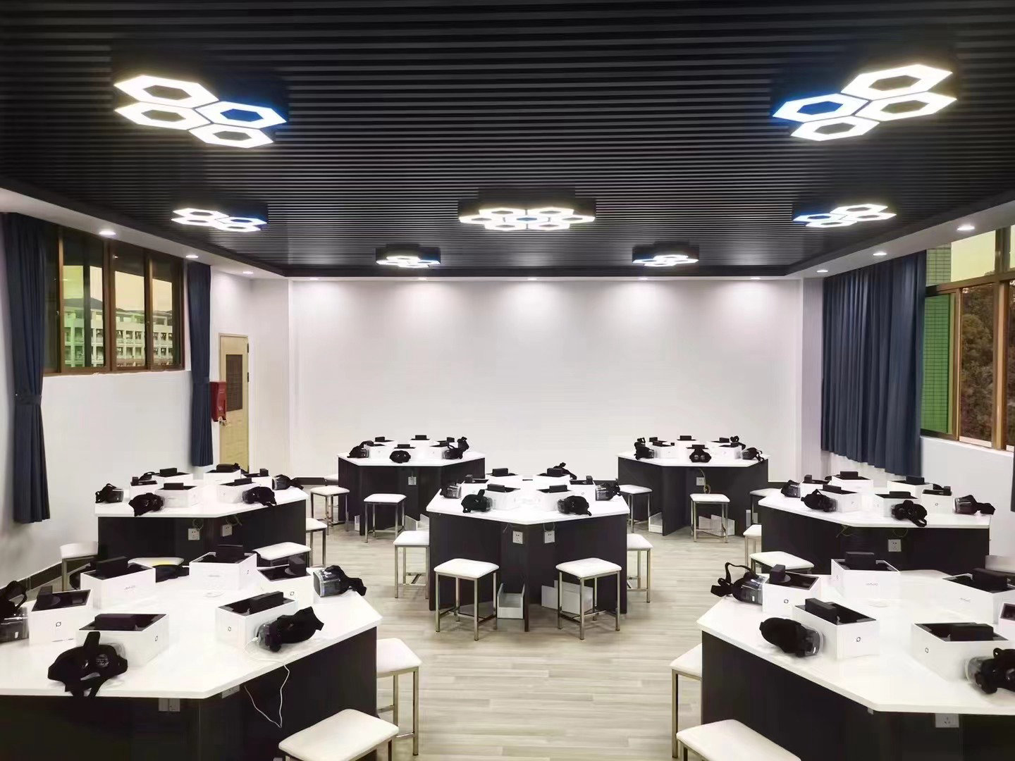 上海师范大学元宇宙XR创新教室